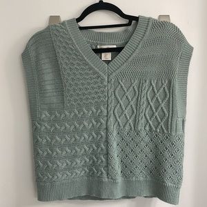 Cableknit sleeveless sweater